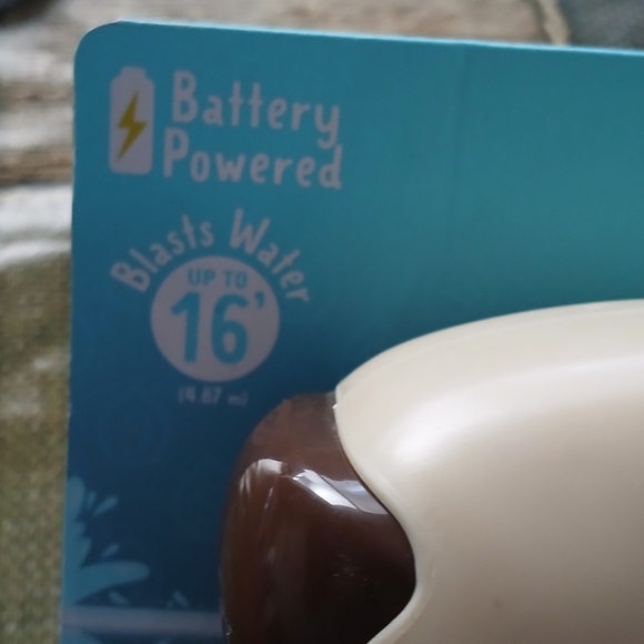 Dog Water Blaster - Cream and Blue - Picture 2 of 4